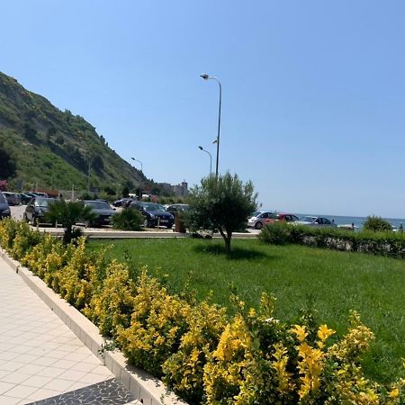 Hotel Ferrara Durrës Buitenkant foto