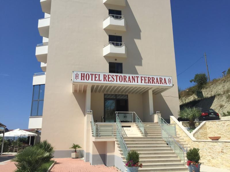 Hotel Ferrara Durrës Buitenkant foto