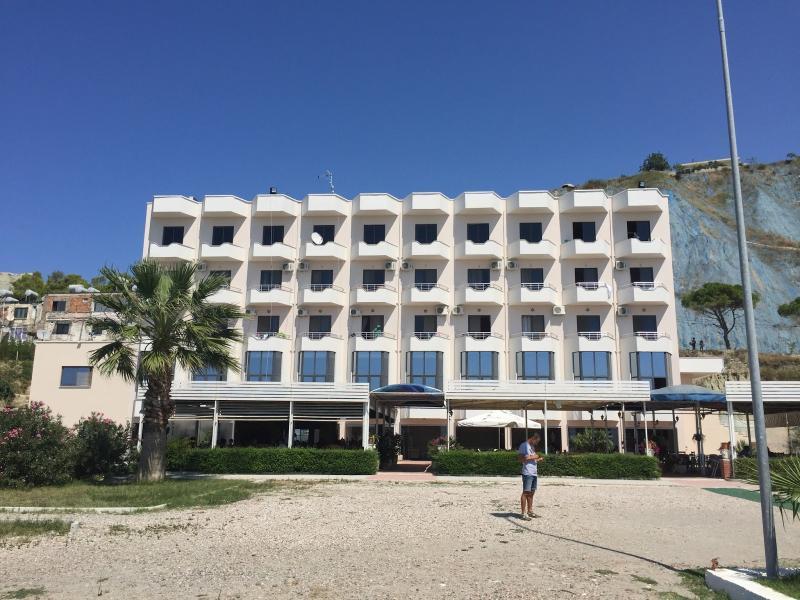Hotel Ferrara Durrës Buitenkant foto
