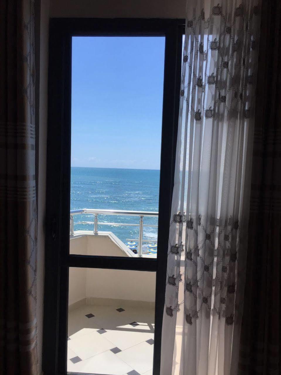 Hotel Ferrara Durrës Buitenkant foto