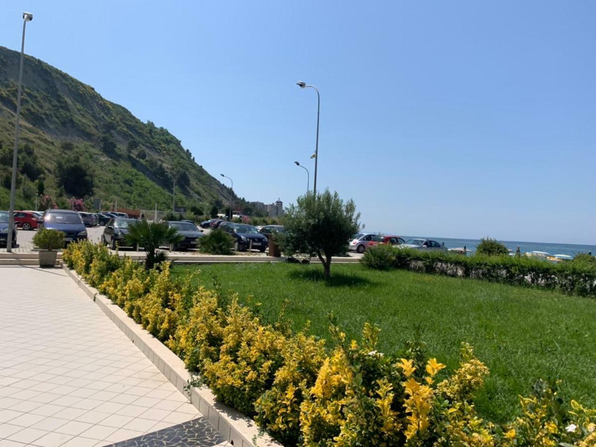 Hotel Ferrara Durrës Buitenkant foto