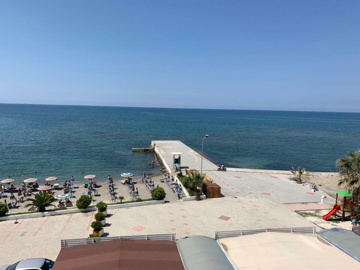 Hotel Ferrara Durrës Buitenkant foto