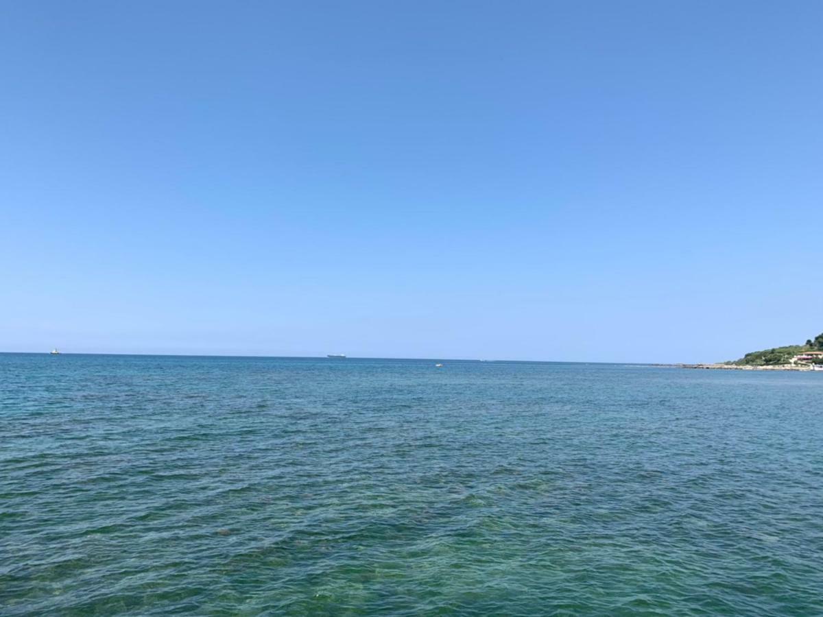 Hotel Ferrara Durrës Buitenkant foto