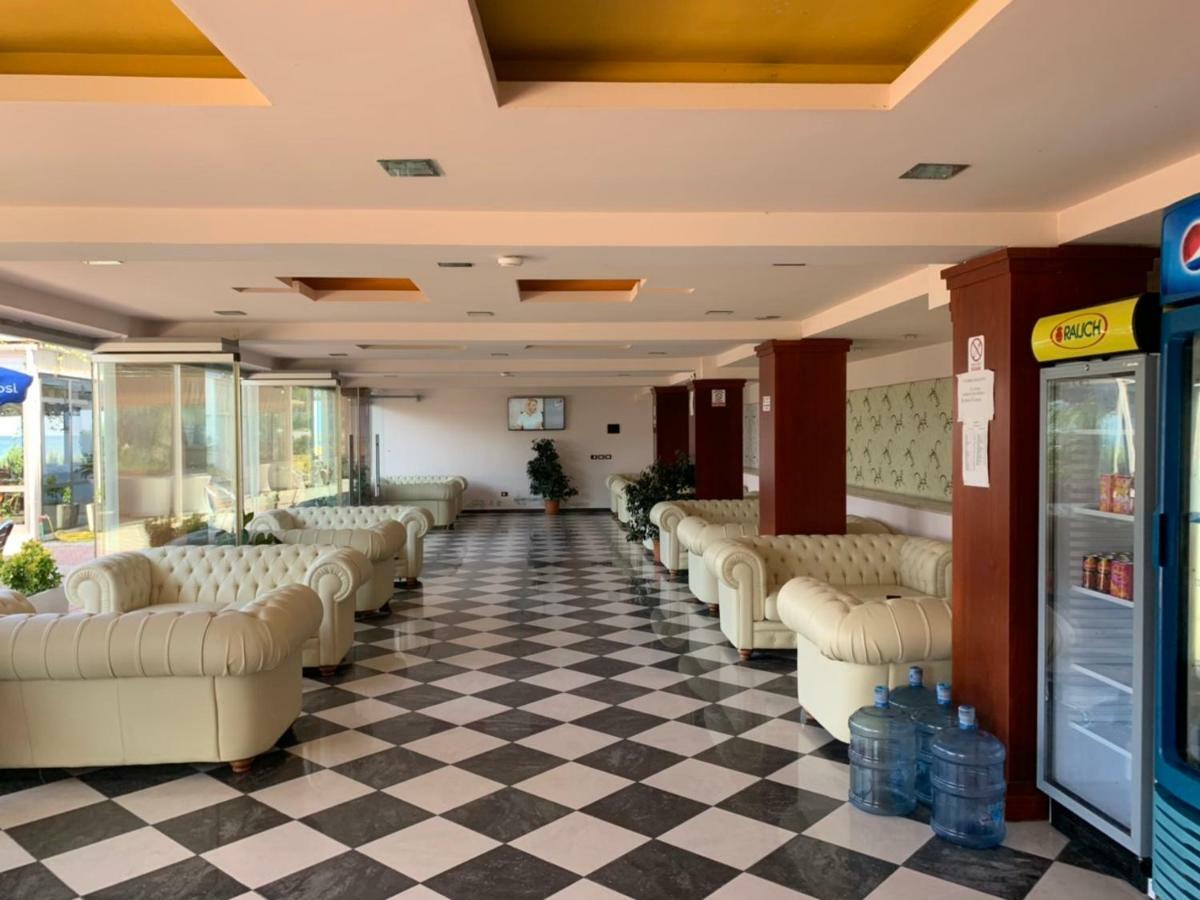 Hotel Ferrara Durrës Buitenkant foto