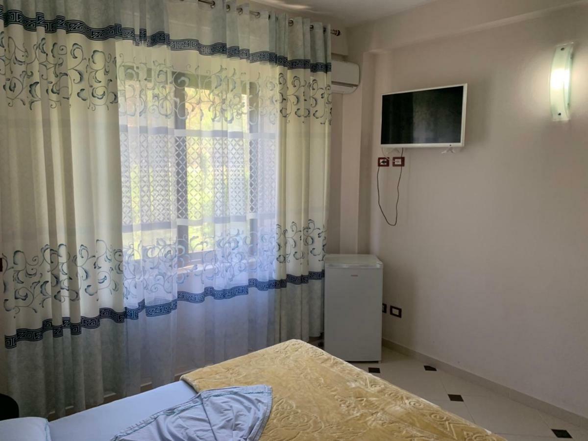 Hotel Ferrara Durrës Buitenkant foto